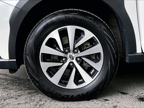 Certified 2025 Subaru Outback Premium w/ Popular Package #1A AWD/4WD image 17