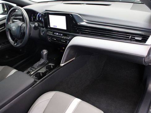 Used 2025 Toyota Camry SE w/ Convenience Package FWD image 34