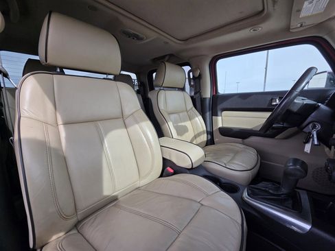 Used 2009 HUMMER H3T Luxury image 27