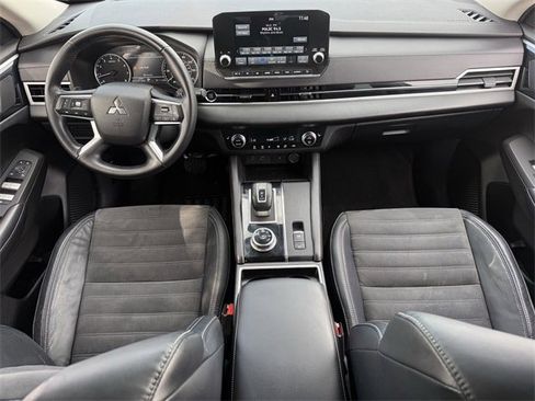 Used 2022 Mitsubishi Outlander SE image 11