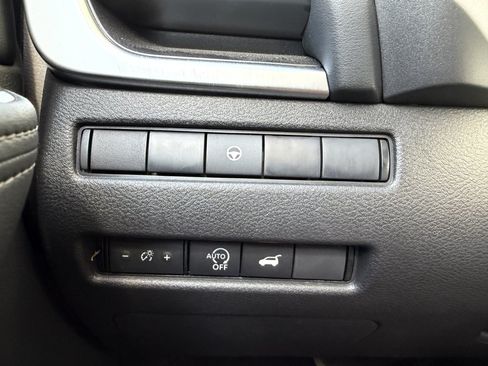Used 2025 Nissan Rogue SV FWD image 26