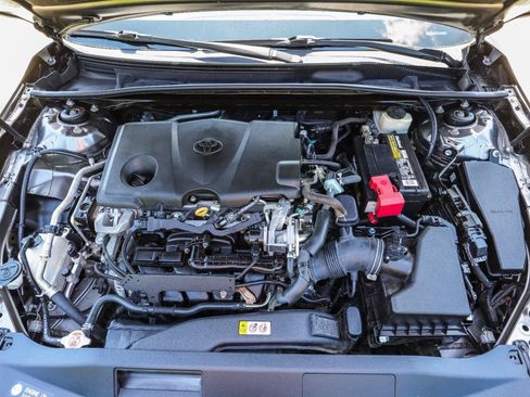 Used 2018 Toyota Camry SE FWD image 18