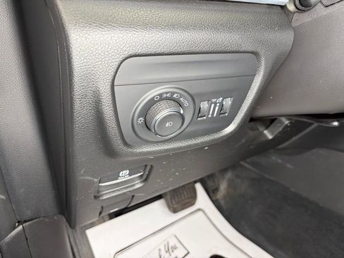 Used 2025 Jeep Grand Cherokee Limited image 14