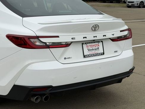 Used 2025 Toyota Camry SE image 6