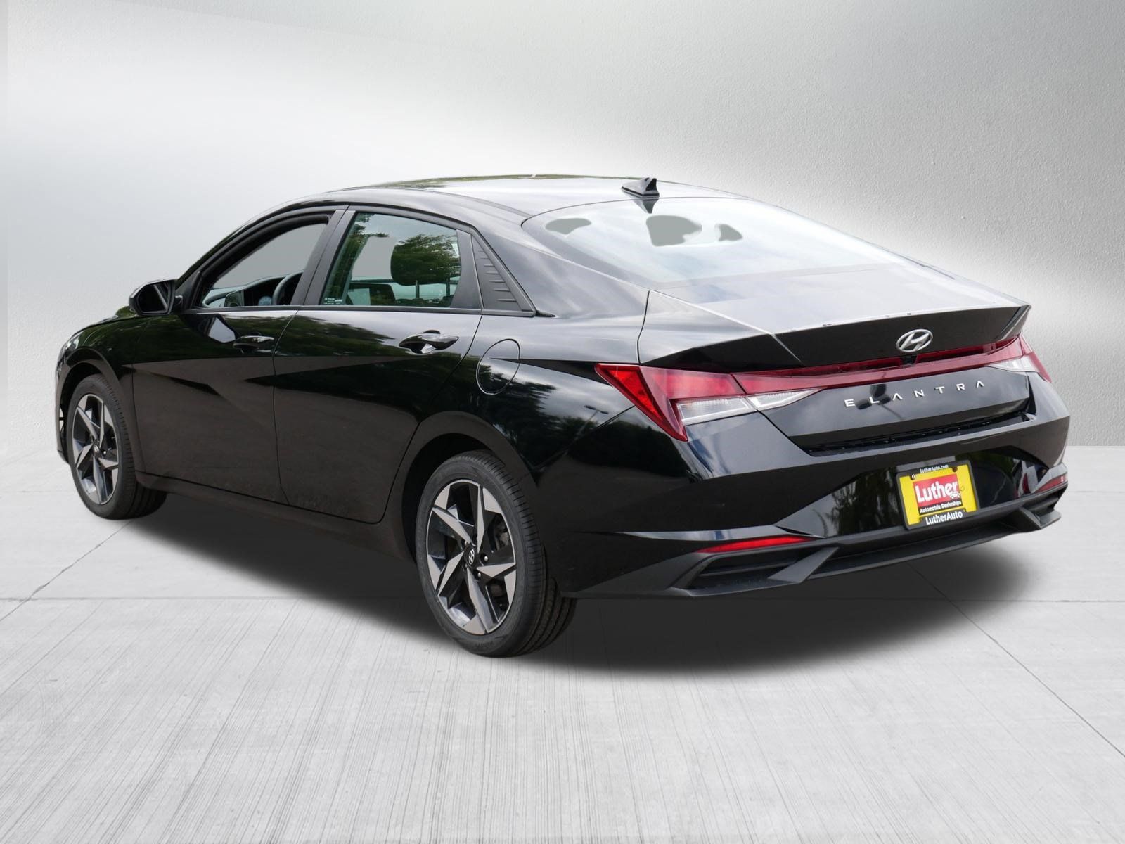 Used 2023 Hyundai Elantra SEL w/ Convenience Package FWD image 5