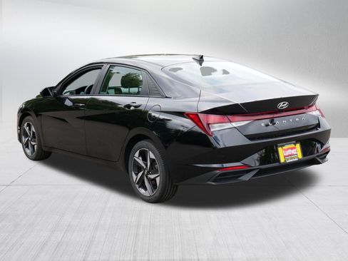 Used 2023 Hyundai Elantra SEL w/ Convenience Package FWD image 5