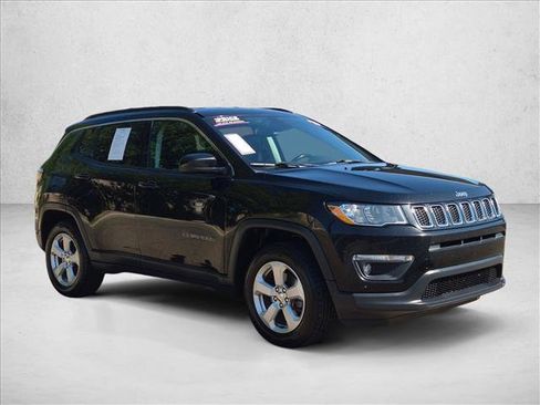 Used 2019 Jeep Compass Latitude w/ Cold Weather Group AWD/4WD image 3