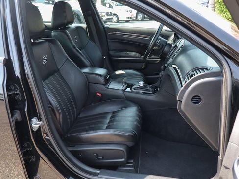 Used 2020 Chrysler 300 S image 39