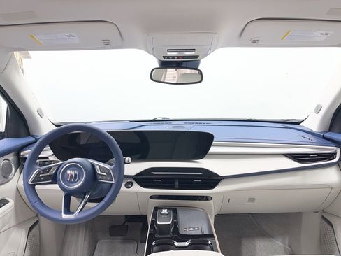 Used 2025 Buick Enclave Avenir image 9