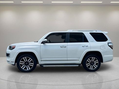 Used 2022 Toyota 4Runner Limited AWD/4WD image 2