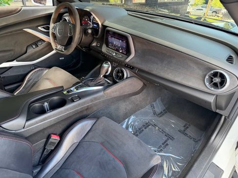Used 2019 Chevrolet Camaro ZL1 RWD image 31