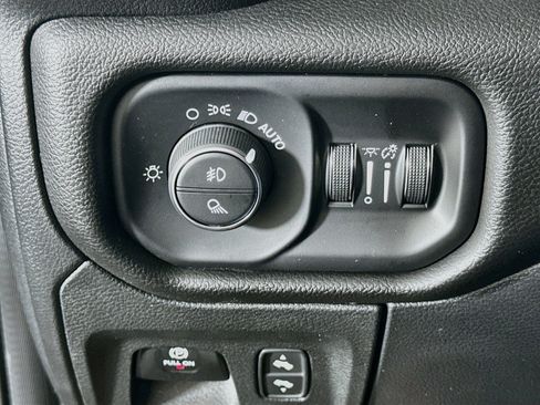 Used 2025 RAM 1500 Big Horn AWD/4WD image 17