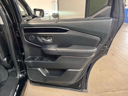 Used 2023 Honda Pilot Touring image 14