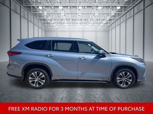 Used 2020 Toyota Highlander XLE AWD/4WD image 5