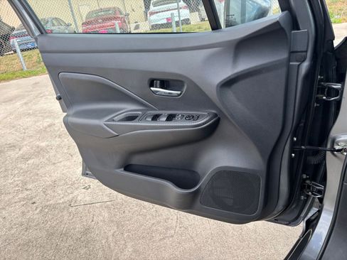 Used 2025 Nissan Versa SV w/ Trunk Package image 18