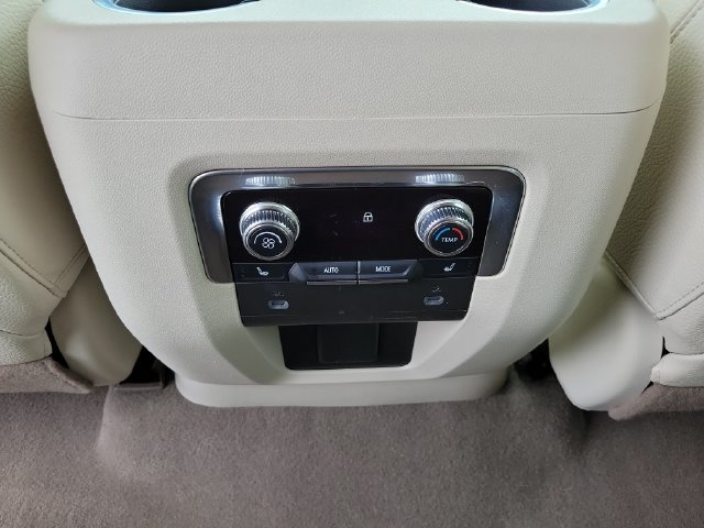 Used 2023 GMC Yukon XL Denali AWD/4WD image 24
