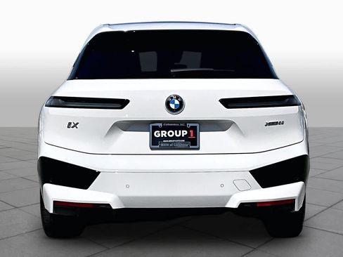 Used 2025 BMW iX xDrive50 w/ Premium Package AWD/4WD image 4