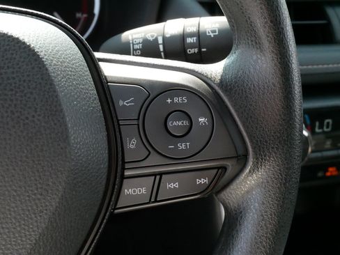 Used 2025 Toyota RAV4 XLE AWD/4WD image 25