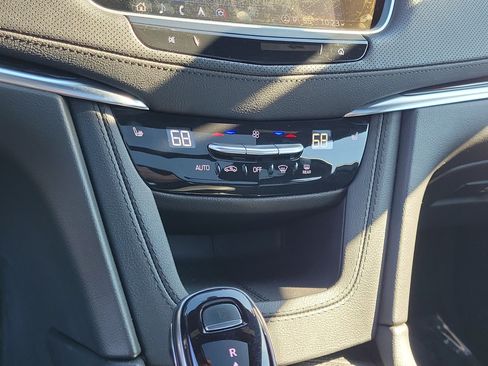 Used 2025 Cadillac XT5 Premium Luxury AWD/4WD image 27