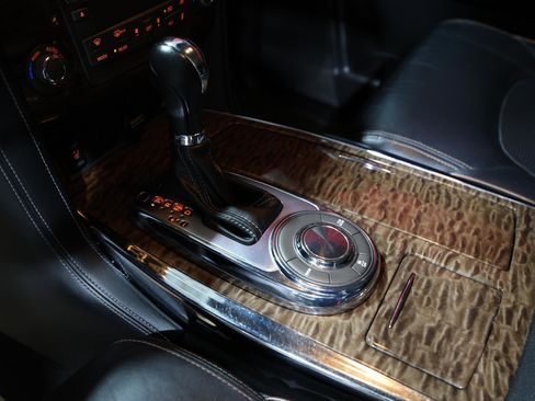 Used 2017 Nissan Armada SL w/ Interior Lighting Package RWD image 23