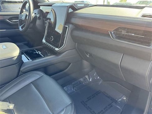 Certified 2025 GMC Yukon XL Denali image 5