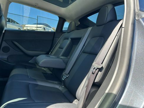 Used 2022 Tesla Model Y Long Range AWD/4WD image 44