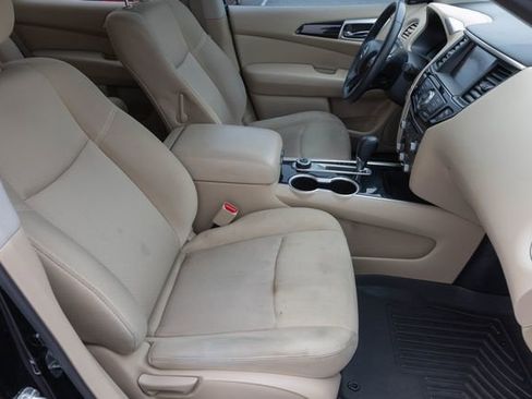 Used 2020 Nissan Pathfinder SV image 21