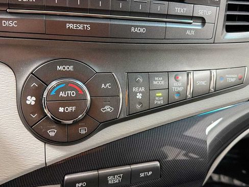 Used 2013 Toyota Sienna SE FWD image 20