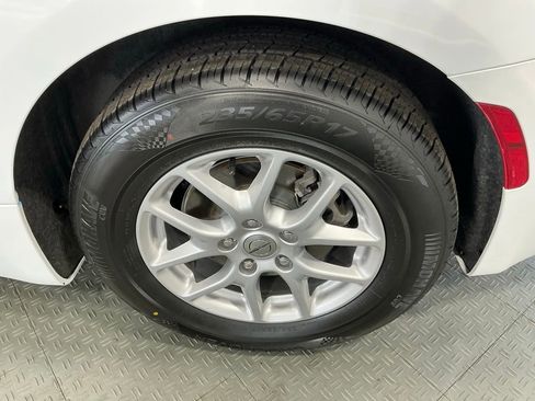 Used 2024 Chrysler Pacifica Touring-L image 57