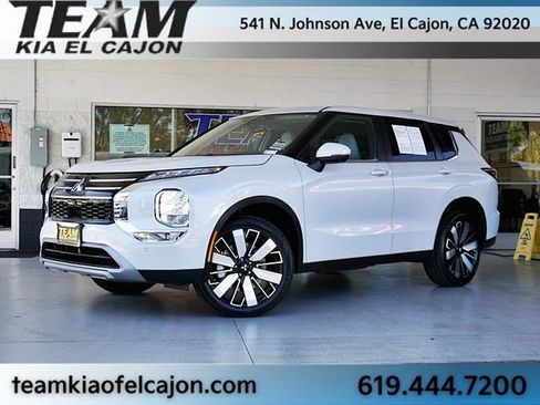 Used 2025 Mitsubishi Outlander SE AWD/4WD image 2