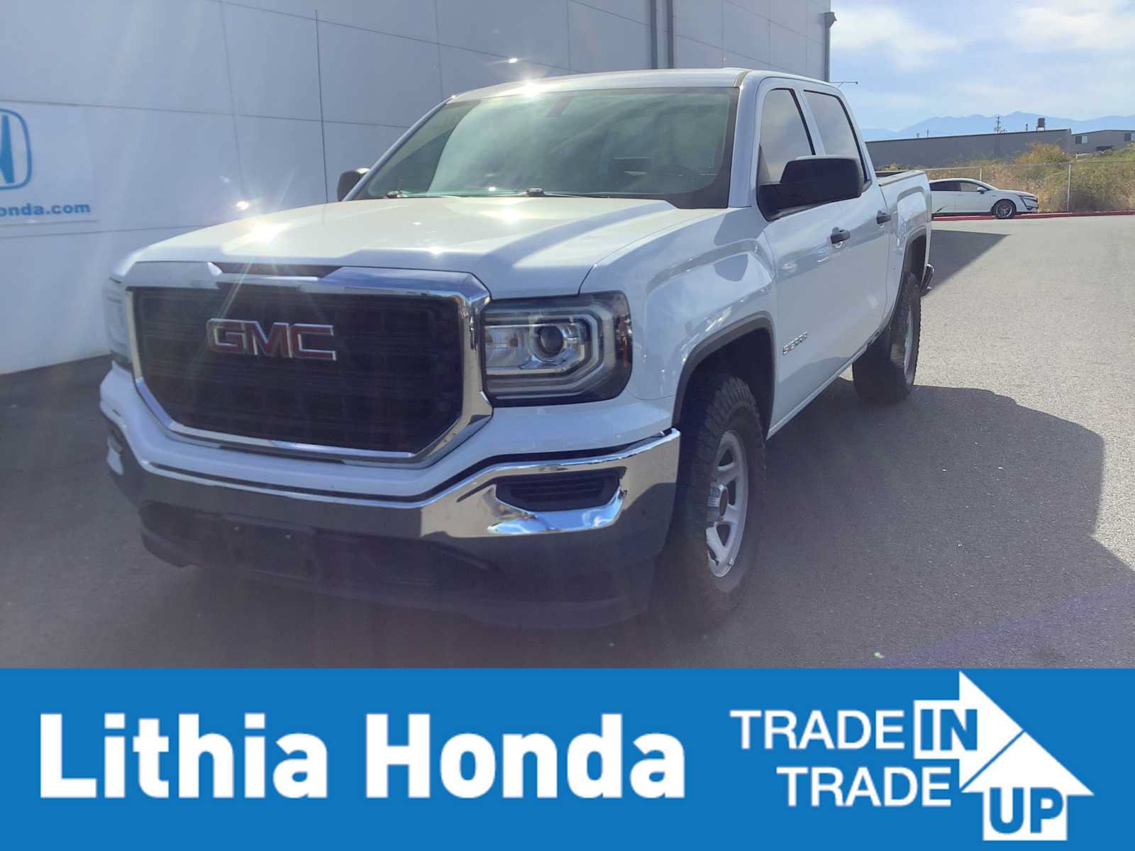Used 2017 GMC Sierra 1500 2WD Crew Cab w/ Sierra Convenience Package image 1