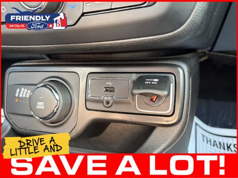 Used 2023 Jeep Renegade Latitude AWD/4WD image 31