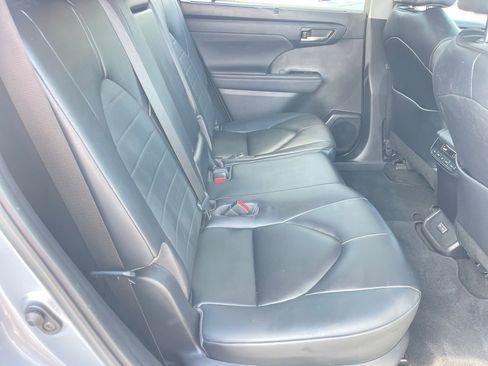 Used 2023 Toyota Highlander XLE image 18