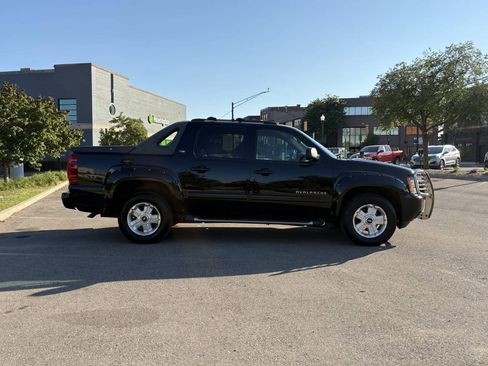 Used 2011 Chevrolet Avalanche LT w/ Suspension Package, Off-Road AWD/4WD image 10