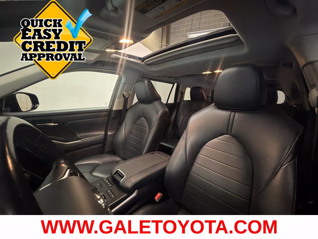 Used 2021 Toyota Highlander XLE AWD/4WD image 17