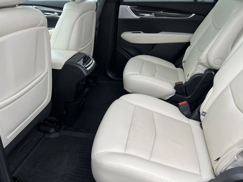 Used 2023 Cadillac XT6 Sport w/ Technology Package image 18