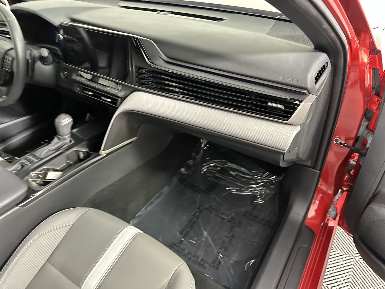 Used 2025 Toyota Camry SE w/ Multimedia Upgrade Package FWD image 22