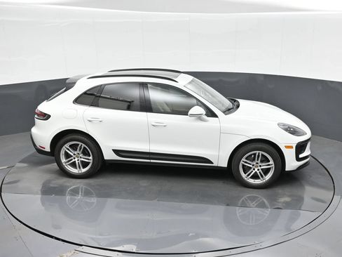 Certified 2023 Porsche Macan AWD/4WD image 31
