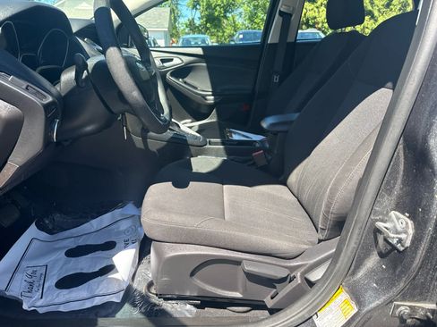 Used 2017 Ford Focus SE FWD image 11