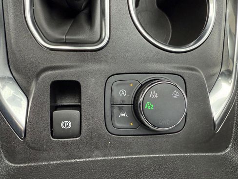 Used 2023 Chevrolet Traverse LT image 22