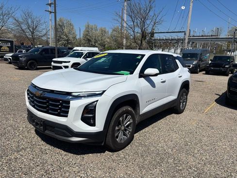 Used 2025 Chevrolet Equinox LT AWD/4WD image 1