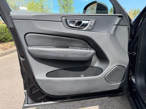Used 2018 Volvo XC60 T5 Momentum AWD/4WD image 12