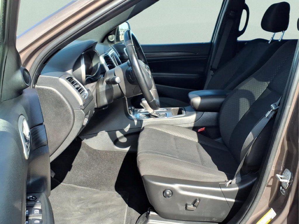 Used 2021 Jeep Grand Cherokee Laredo AWD/4WD image 10