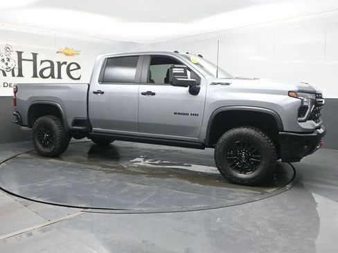 Used 2024 Chevrolet Silverado 2500 ZR2 w/ Technology Package AWD/4WD image 6