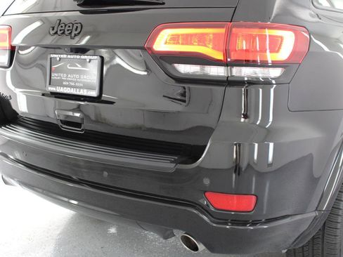 Used 2019 Jeep Grand Cherokee Altitude AWD/4WD image 23