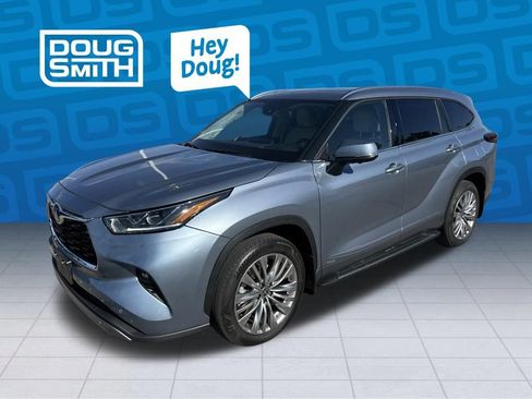 Used 2024 Toyota Highlander Platinum AWD/4WD image 1