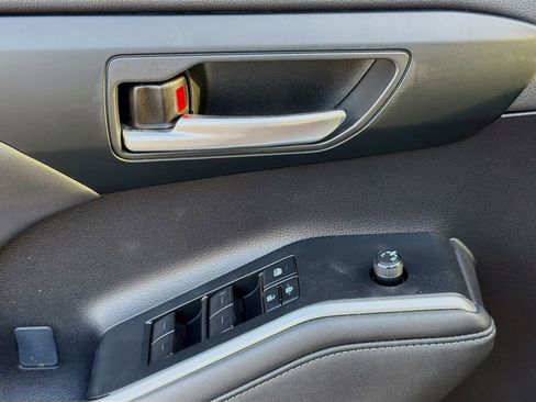 Used 2023 Toyota Highlander XLE image 25
