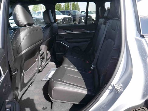 New 2025 Jeep Grand Cherokee Limited w/ Luxury Tech Group II image 10