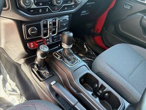 Used 2026 Jeep Wrangler Unlimited Rubicon AWD/4WD image 21