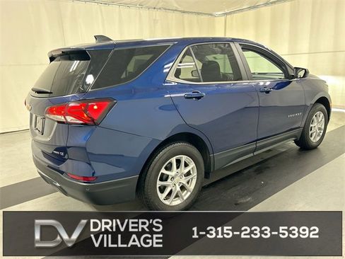 Used 2022 Chevrolet Equinox LT image 2